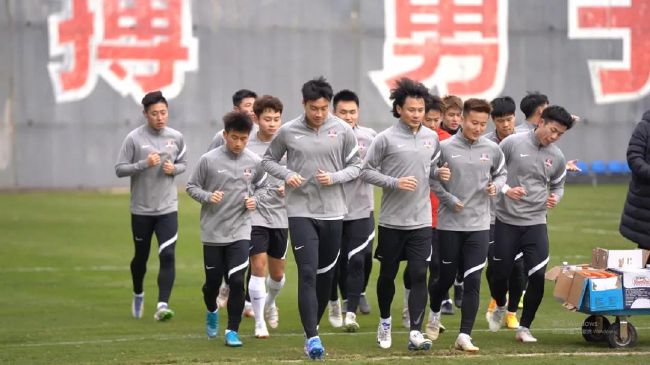 “2002年世界杯？我当时已经知道这会是我在国家队的最后一届大赛，所以对我来说出局就意味着要结束为国家队效力这一美好的经历，为意大利踢球，在球场上听国歌是无与伦比的经历。
